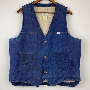 Vintage Wrangler size Large Men’s Blue Denim Sherpa Lined Button Up Jean Vest